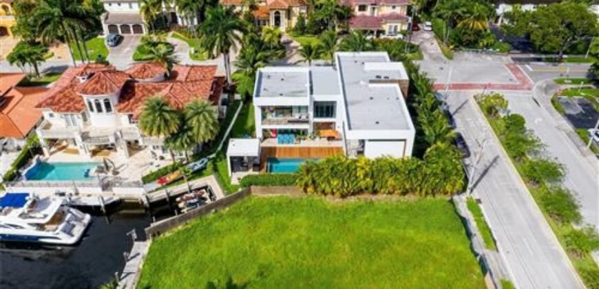 Warm and Modern House with Incomparable Luxuries