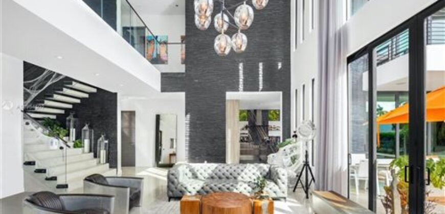 Warm and Modern House with Incomparable Luxuries