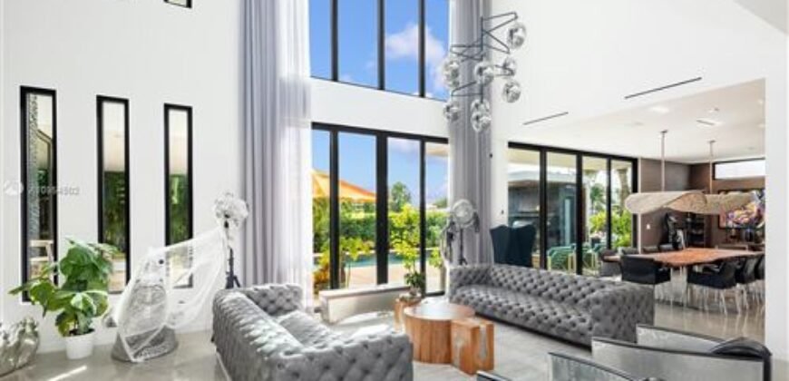 Warm and Modern House with Incomparable Luxuries