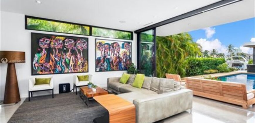 Warm and Modern House with Incomparable Luxuries