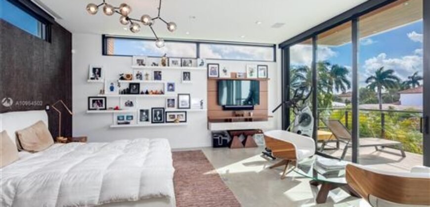 Warm and Modern House with Incomparable Luxuries