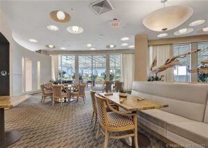 Departamento con frente de playa en Marenas