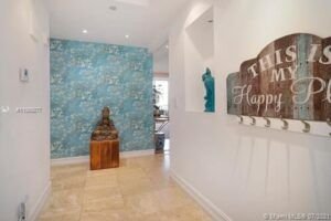 Elegante Condominio Renovado está Disponible