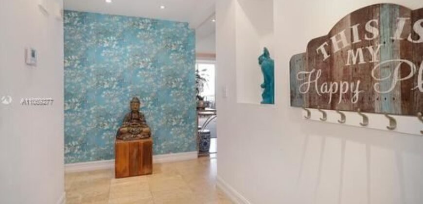 Elegante Condominio Renovado está Disponible