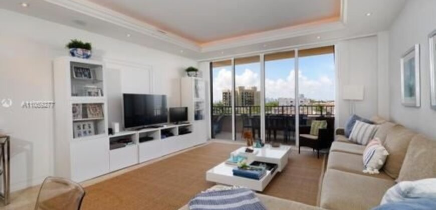 Elegante Condominio Renovado está Disponible