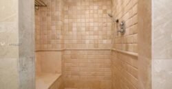 Elegante Condominio Renovado está Disponible