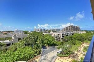 Elegante Condominio Renovado está Disponible