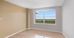 Condominio Rara vez Disponible con Todo lo Mejor que Key Biscayne tiene para Ofrecer.