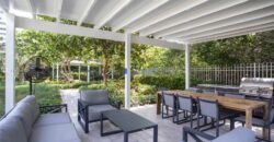 Condominio Rara vez Disponible con Todo lo Mejor que Key Biscayne tiene para Ofrecer.
