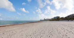 Condominio Rara vez Disponible con Todo lo Mejor que Key Biscayne tiene para Ofrecer.