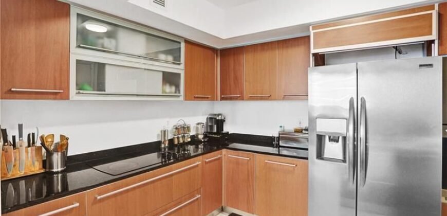 Prestigioso Condominio Ocean III en Sunny Isles Beach