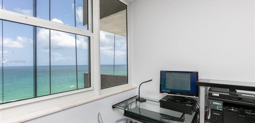 ¡Vista Directa al Mar!
