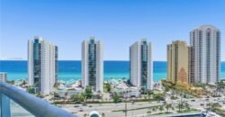 Hermoso Condominio de 2 Habitaciones con una Amplia Sala de estar.