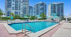 Hermoso Condominio de 2 Habitaciones con una Amplia Sala de estar.