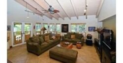 ¡Casa con Carácter Sobresaliente en Quintessential Rio Vista!