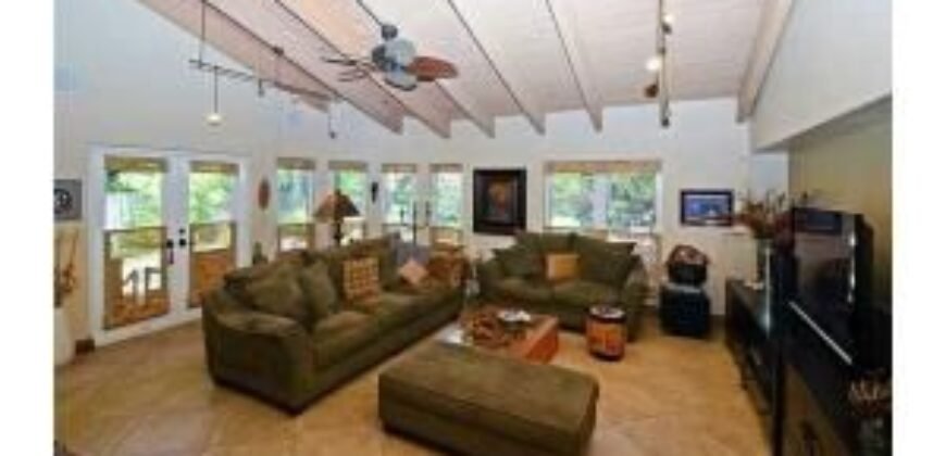 ¡Casa con Carácter Sobresaliente en Quintessential Rio Vista!