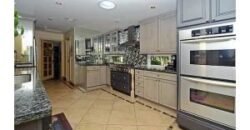 ¡Casa con Carácter Sobresaliente en Quintessential Rio Vista!