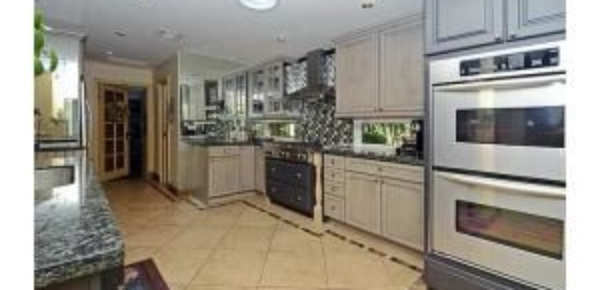 ¡Casa con Carácter Sobresaliente en Quintessential Rio Vista!