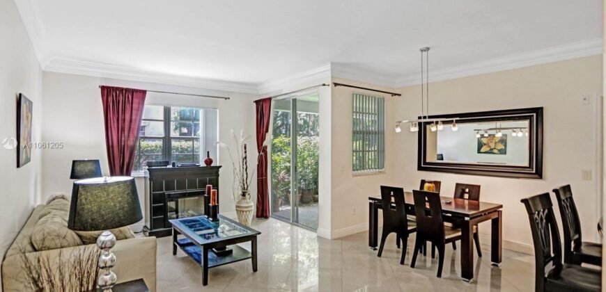 Condominio en el Primer Piso Completamente Remodelado