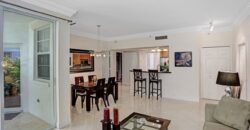 Condominio en el Primer Piso Completamente Remodelado