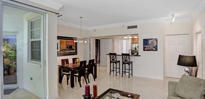 Condominio en el Primer Piso Completamente Remodelado