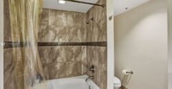 Condominio en el Primer Piso Completamente Remodelado