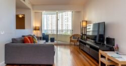 Viva en la exclusiva isla privada de Brickell Key.