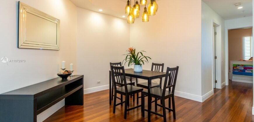 Viva en la exclusiva isla privada de Brickell Key.