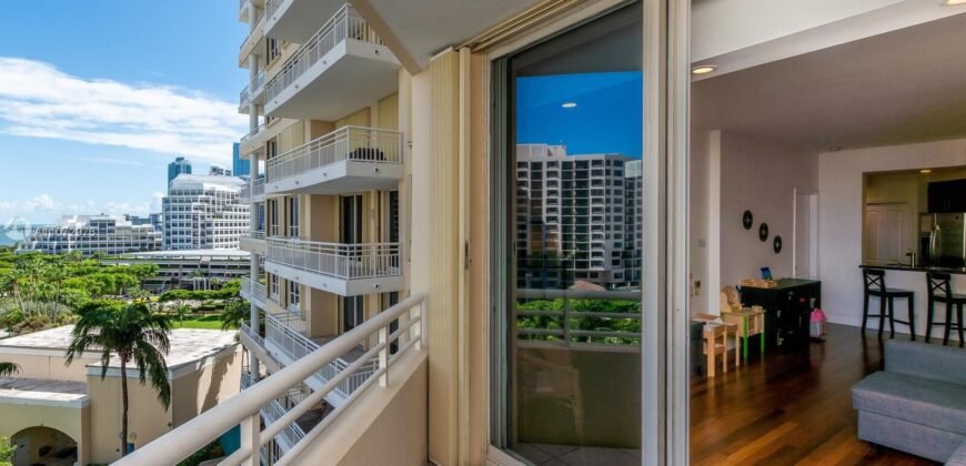 Viva en la exclusiva isla privada de Brickell Key.