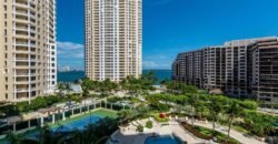 Viva en la exclusiva isla privada de Brickell Key.