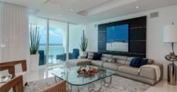 ¡Millones de $ gastados en esta residencia de súper lujo en Trump Hollywood!