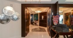 ¡Millones de $ gastados en esta residencia de súper lujo en Trump Hollywood!