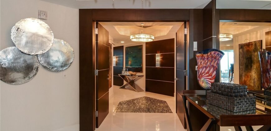 ¡Millones de $ gastados en esta residencia de súper lujo en Trump Hollywood!