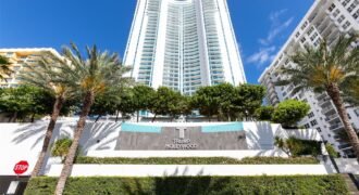 ¡Millones de $ gastados en esta residencia de súper lujo en Trump Hollywood!