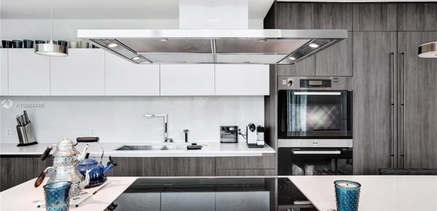 It has exceptional sea views!