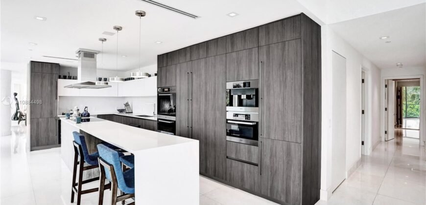 It has exceptional sea views!