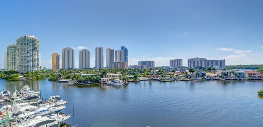 Pristine Sunny Isles Condo con una Vista Espectacular