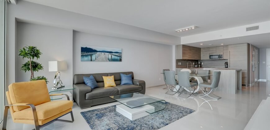 Pristine Sunny Isles Condo con una Vista Espectacular