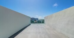 Pristine Sunny Isles Condo con una Vista Espectacular