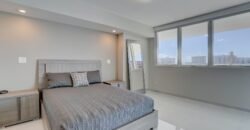 Pristine Sunny Isles Condo con una Vista Espectacular