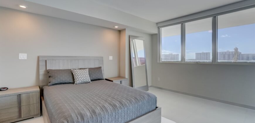 Pristine Sunny Isles Condo con una Vista Espectacular
