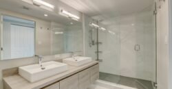 Pristine Sunny Isles Condo con una Vista Espectacular