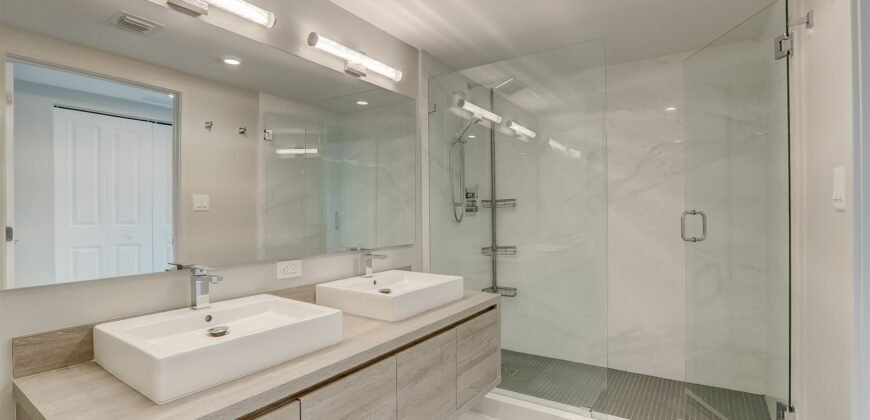 Pristine Sunny Isles Condo con una Vista Espectacular