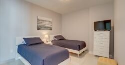 Pristine Sunny Isles Condo con una Vista Espectacular