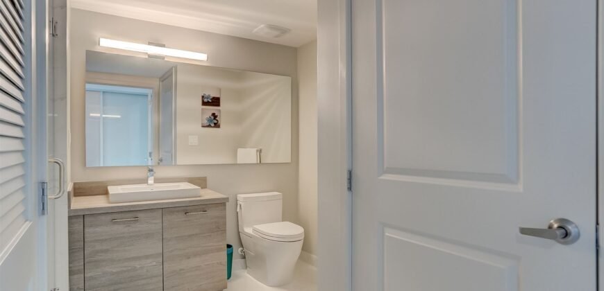 Pristine Sunny Isles Condo con una Vista Espectacular