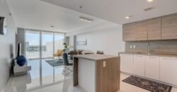 Pristine Sunny Isles Condo con una Vista Espectacular