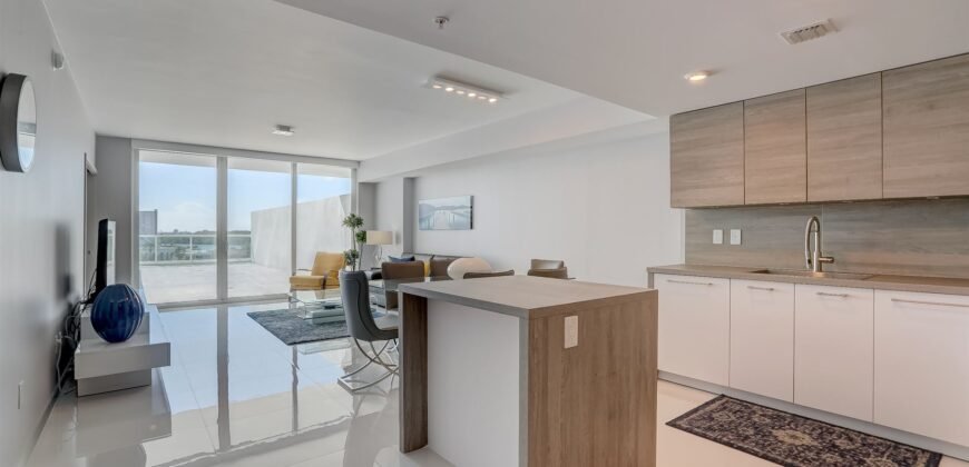 Pristine Sunny Isles Condo con una Vista Espectacular