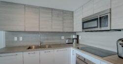 Pristine Sunny Isles Condo con una Vista Espectacular