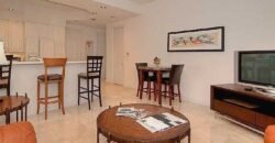 Hermosa Casa Adosada de 2 pisos en un Gran Lote en Esquina