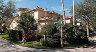 Beautiful 2 Story Townhouse on a Large Corner Lot